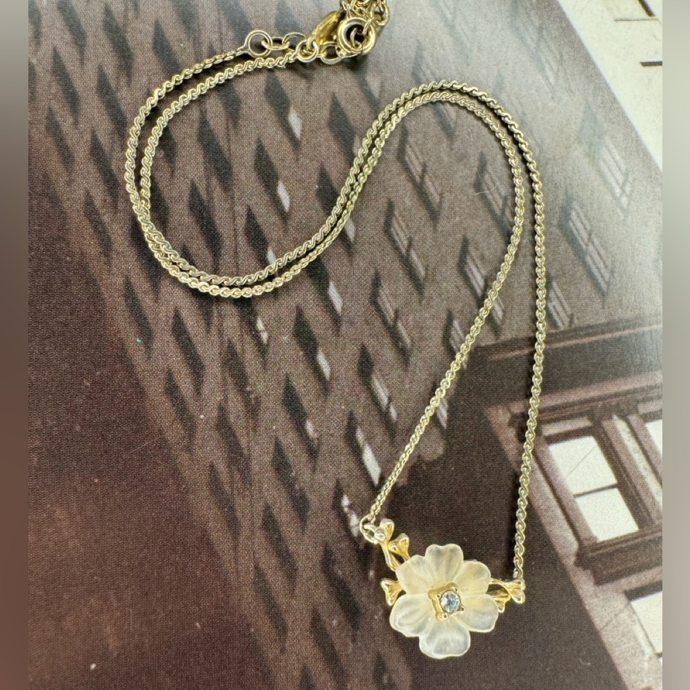 Dior Gold Floral Necklace - Picture 7 of 11